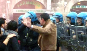 Tensioni in piazza Piazza Duomo, tensioni - nesun contatto con i dimostranti