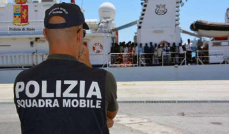 Migranti, testate ai Poliziotti