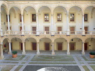 palazzo_normanni_cortile_interno