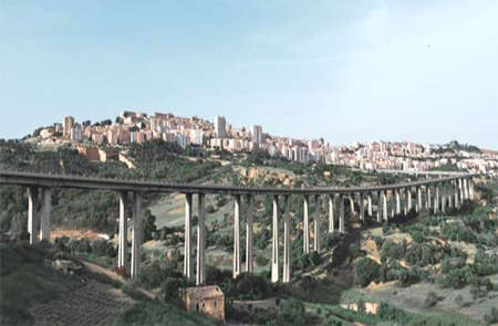 Agrigento, ponte chiuso costruito da Morandi