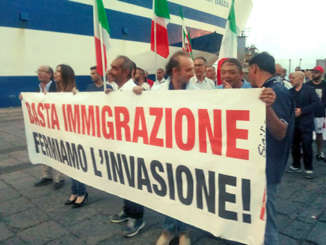 manifestazione_basta_immigrazione_porto_ct