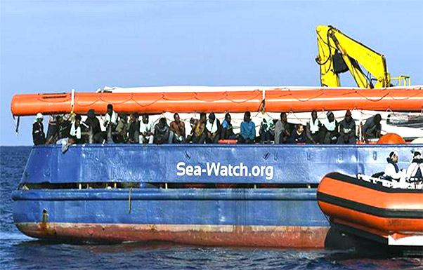 Sea Watch, verso lo sbarco dei migranti