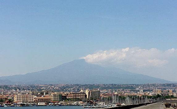Etna, riapre aeroporto di Catania con limitazioni