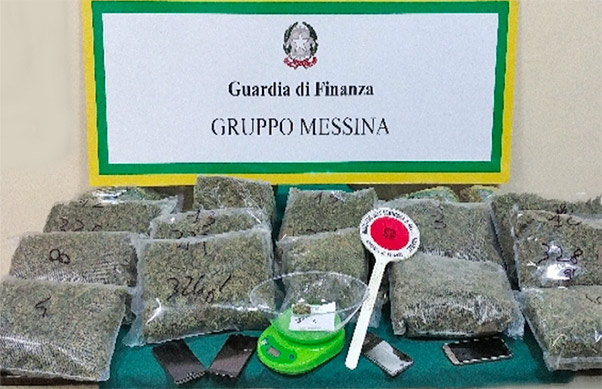 Messina, in casa laboratorio per la droga