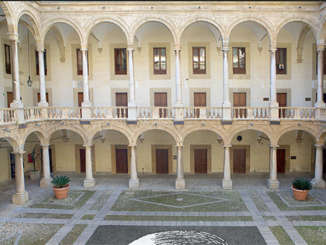 palazzo_normanni_cortile_interno_si