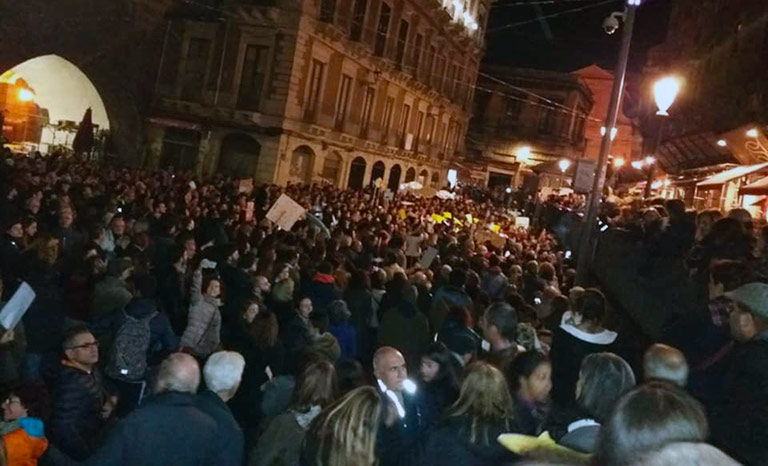 sardine in piazza Amenano a Catania