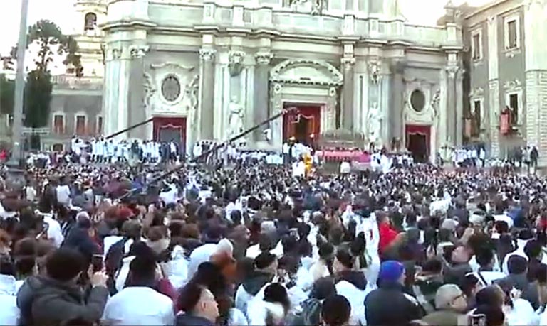 Sant’Agata abbraccia Catania