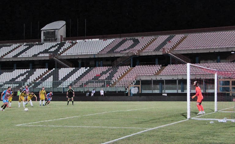 Catania-Virtus Francavilla 3-2, etnei in rimonta