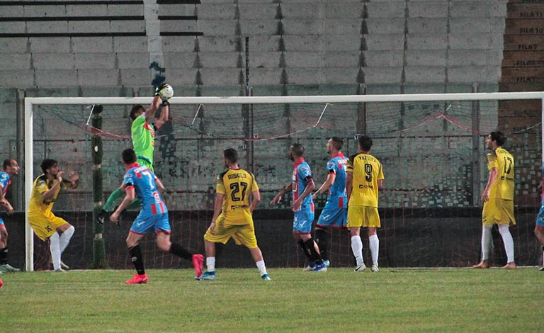 Catania-Virtus Francavilla 3-2, etnei in rimonta