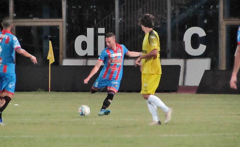 Catania-Virtus Francavilla 3-2, etnei in rimonta