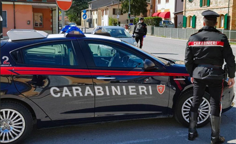 Sparano contro coppia in auto a Noto