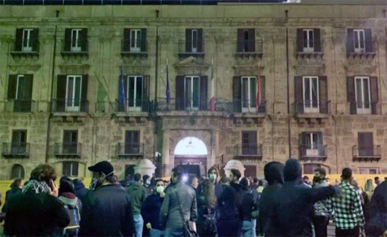 Lockdown, bombe carta a Catania e proteste in Sicilia