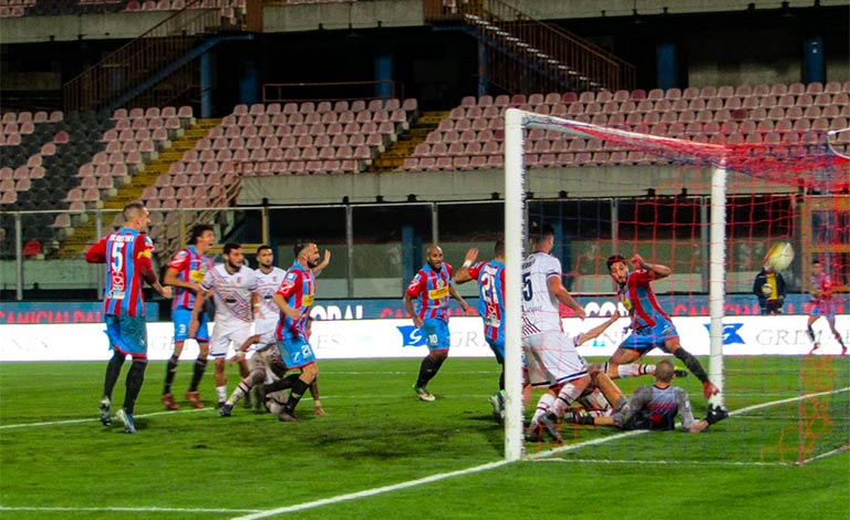 Catania-Vibonese 2-1, finale rocambolesco