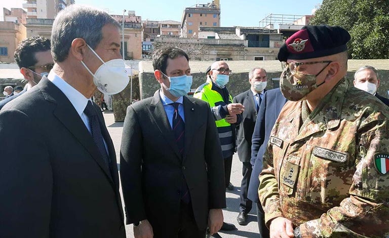 Primo centro vaccini a Palermo – video