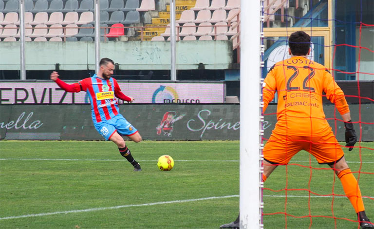 Catania-Virtus Francavilla 1-0, rete di Dall'Oglio che realizza