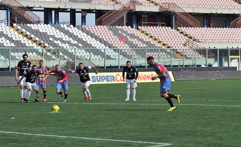 Catania-Virtus Francavilla 1-0, realizza Dall'Oglio il rigore