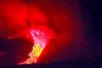 Etna si risveglia e si placa nella notte - video