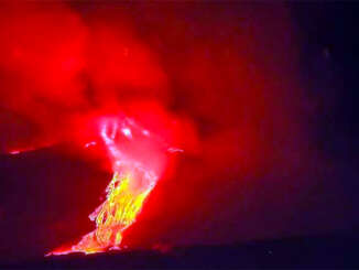 Etna si risveglia e si placa nella notte - video