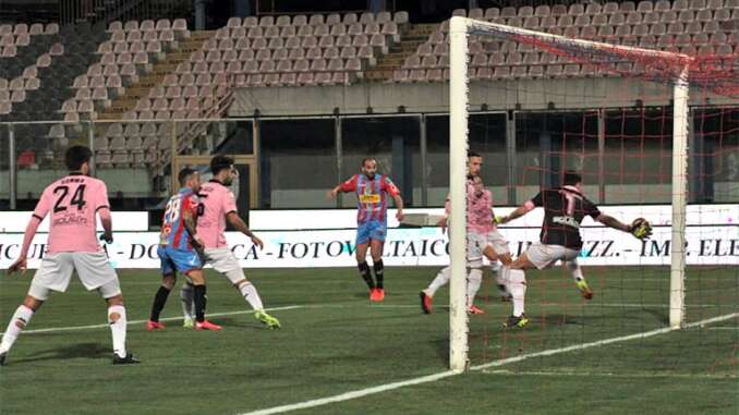 Catania-Palermo 0-1, Santana sentenzia gli etnei