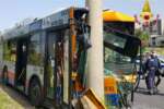 Autobus Amt contro palo a Catania, due feriti gravi