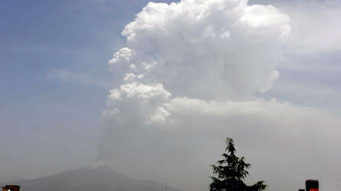 Etna, nuovo parossismo dal cratere di Sud-Est