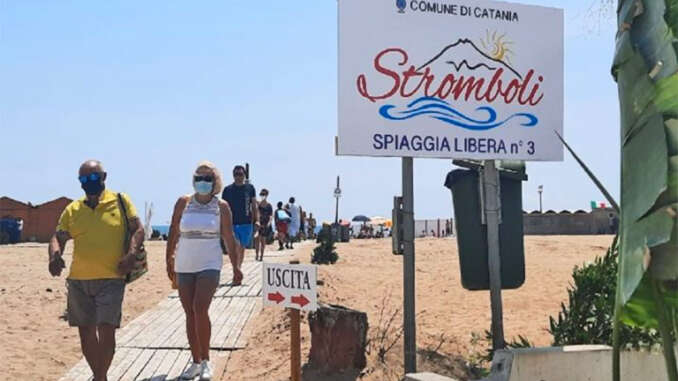Mare a Catania, aperta la spiaggia libera Stromboli