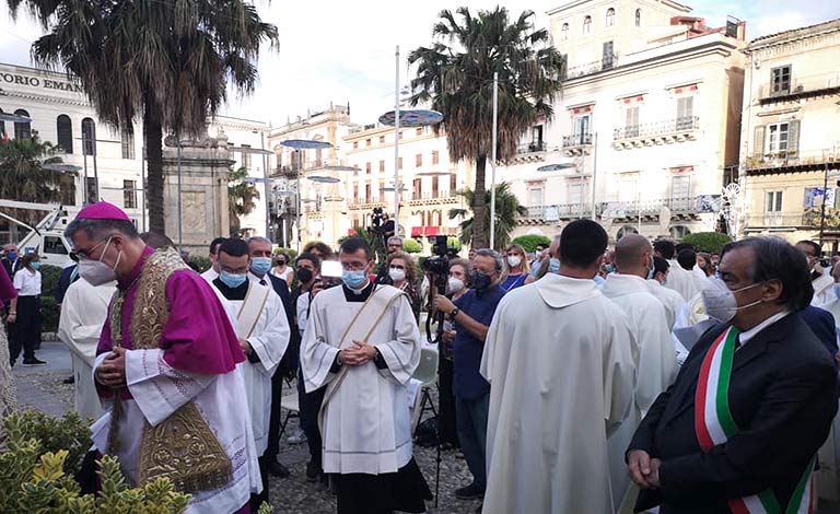 Palermo, tutti devoti a Santa Rosalia
