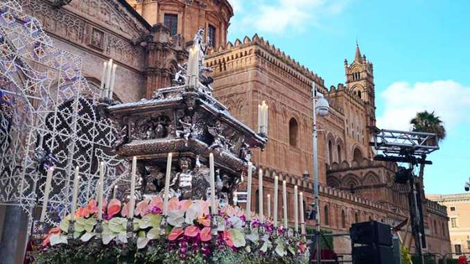 Palermo, tutti devoti a Santa Rosalia