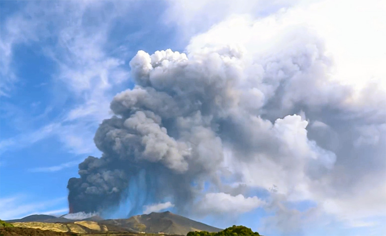 Etna, il risveglio violento del vulcano
