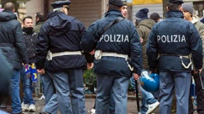 Poliziotto aggredito a Catania in piazza Currò