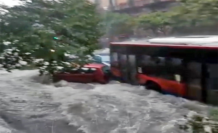 Bufera a Catania, la città etnea è sommersa