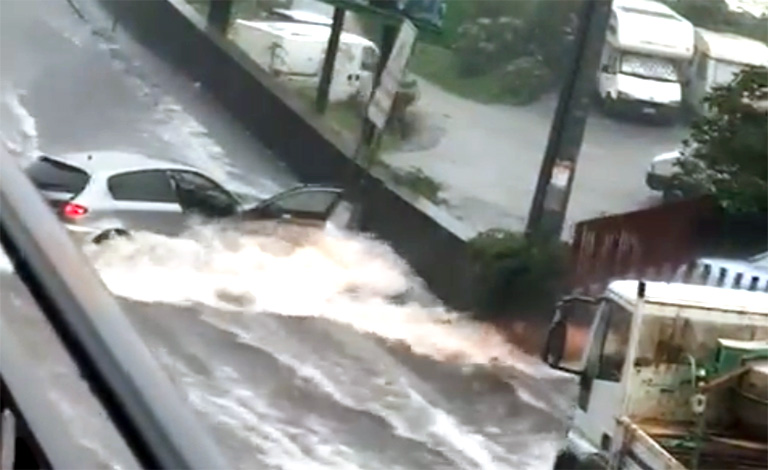 Bufera a Catania, la città etnea è sommersa