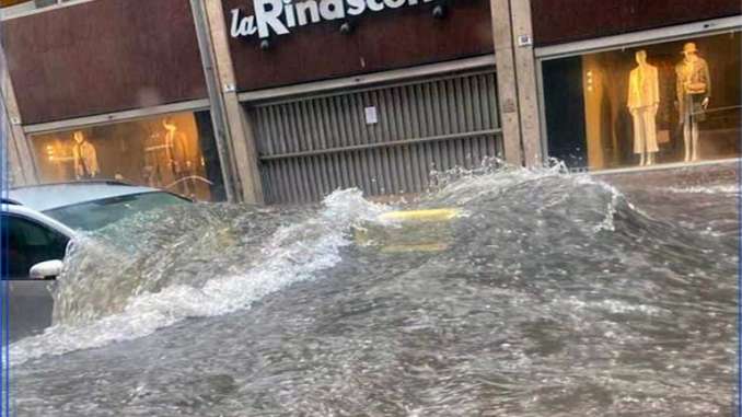 Bufera a Catania, la città etnea è sommersa