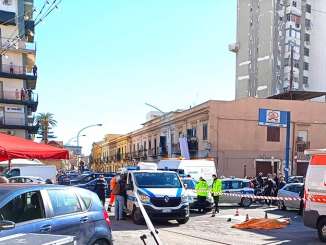 Investe e uccide donna con il camion e fugge