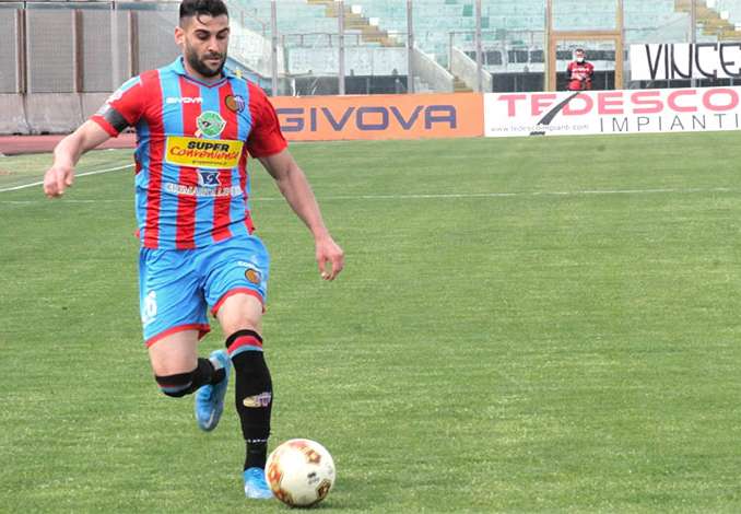 Calcio Catania, Calapai migra al Crotone