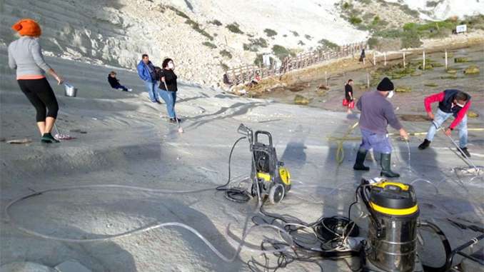 Scala dei Turchi ripulita dalla vernice