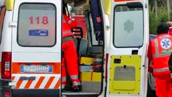 Incidente auto e ambulanza nel Nisseno, tre vittime