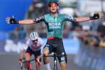 Giro d’Italia tappa Avola-Etna, vince Kamna