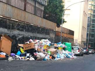 Rifiuti a Catania, è ancora emergenza