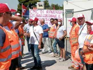 Lavoratori Cmc sit-in, azienda rischia fallimento