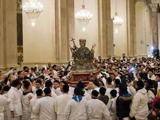 Sant’Agata torna in processione con i fedeli