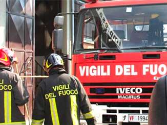 Esplosione in casa a Catania, feriti dei pompieri