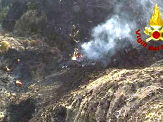 Canadair si schianta su costone dell’Etna