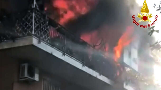 Incendio a Catania, trovato corpo carbonizzato in casa